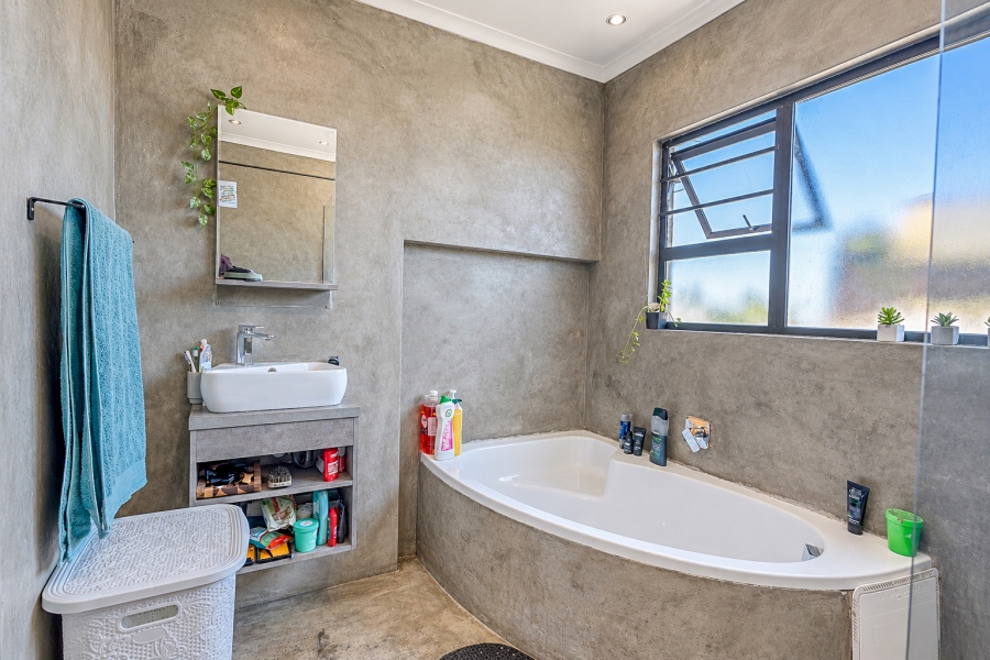 3 Bedroom Property for Sale in Sunnyridge Eastern Cape